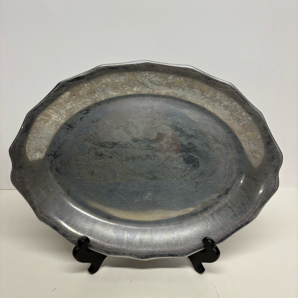 Vintage Wilton Co oval pewter platter 12” scalloped edges - Picture 2 of 10